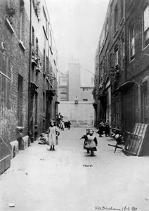 Londoni nyomornegyedek, 1899 alkotó: English School